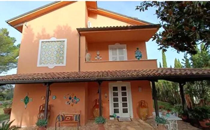 Casa con 6 locali in vendita in Contrada Parete Fermo FM Italia, Centro, Fermo