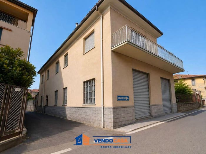 Casa con 6 locali in vendita in Via Pistone, Nizza Monferrato