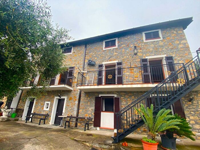 Casa con 6 locali in vendita in Via Generale Vincenzo Rossi, Due Strade, Bordighera