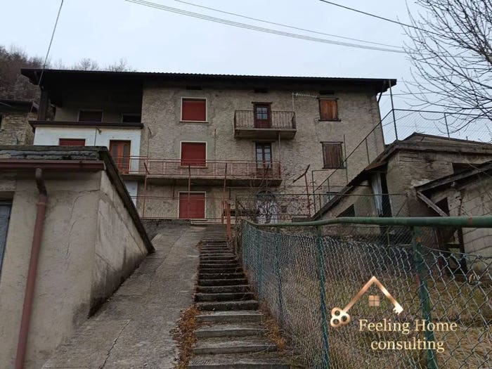 Casa con 6 locali in vendita in Via Berbenno No Number, Centro, Berbenno