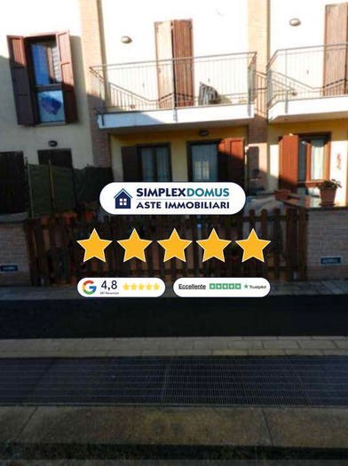 Casa quadrilocale in vendita in Piazza Soyons, Spinadesco