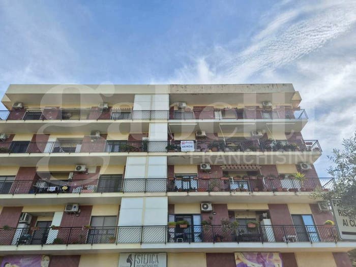 Appartamento con 5 locali in vendita in Via dei Conti Ruffo b, Sala, Catanzaro