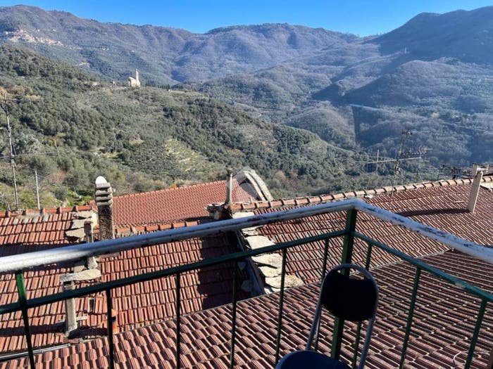 Casa trilocale in vendita in Via Colle S Bortolomeo, Centro, Caravonica
