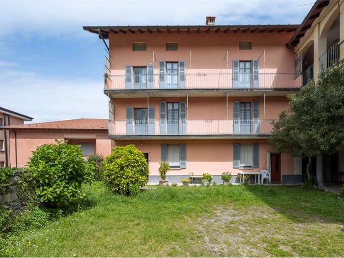 Casa con 6 locali in vendita in Via San Lorenzo, Orino