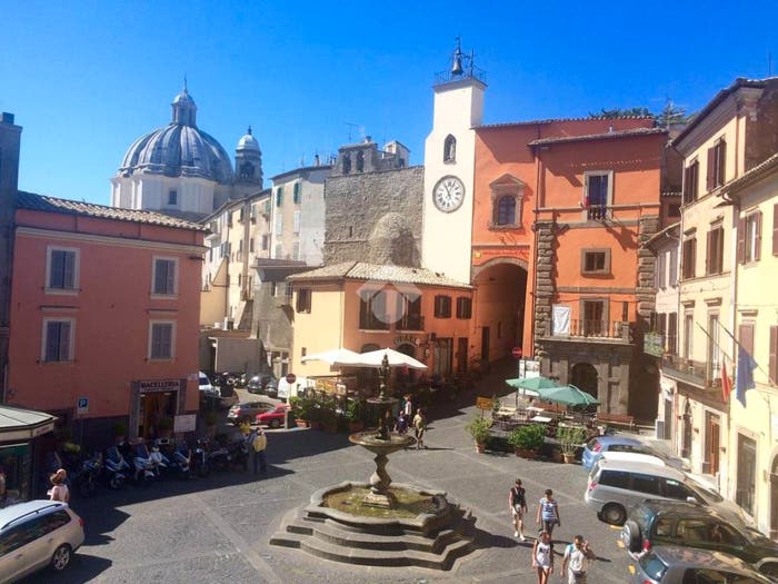 Casa trilocale in vendita in Via Corso Cavour, Centro, Montefiascone