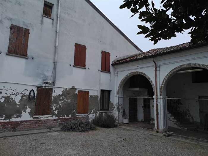 Casa con 6 locali in vendita in Portiolo, San Benedetto Po