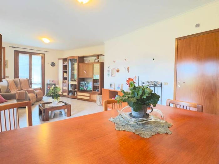 Casa con 6 locali in vendita in Via Luciano Manara, Centro, Monsummano Terme