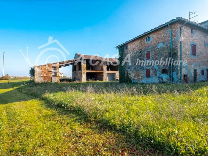 Casa con 6 locali in vendita in via borgonovo campanara, Medesano