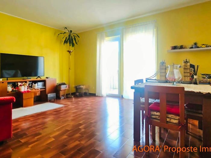 Appartamento trilocale in vendita in Centro, Angera