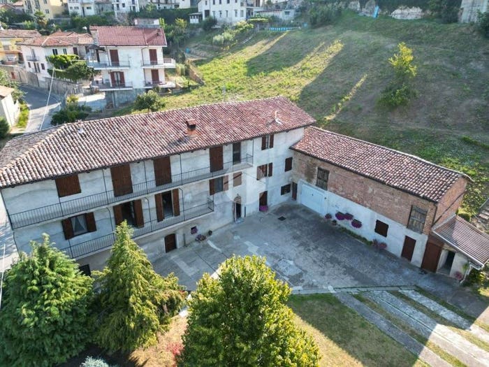 Casa con 6 locali in vendita in via roma, Centro, Novello