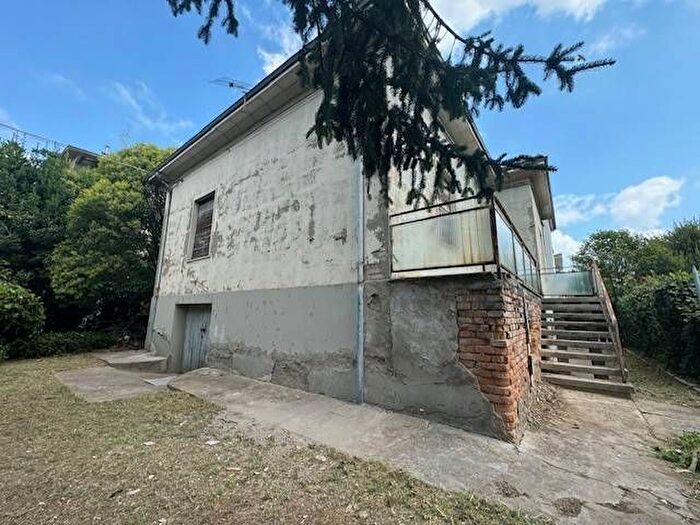 Casa con 6 locali in vendita in Forli'