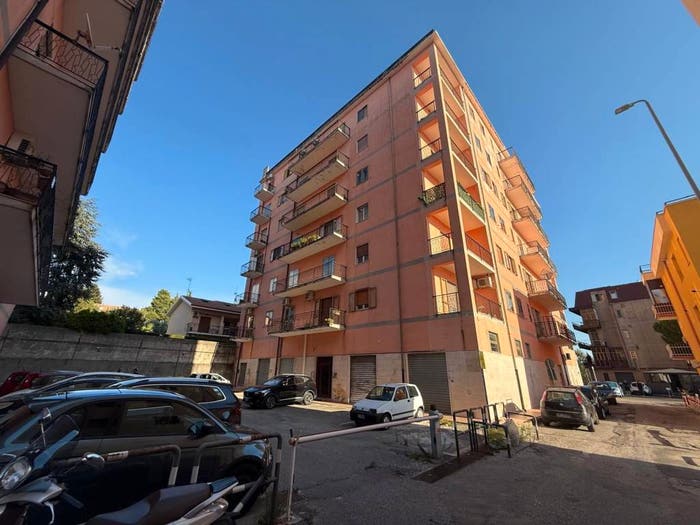 Appartamento quadrilocale in vendita in Via Vincenzo Catalani, Pontegrande Sant'Elia, Catanzaro