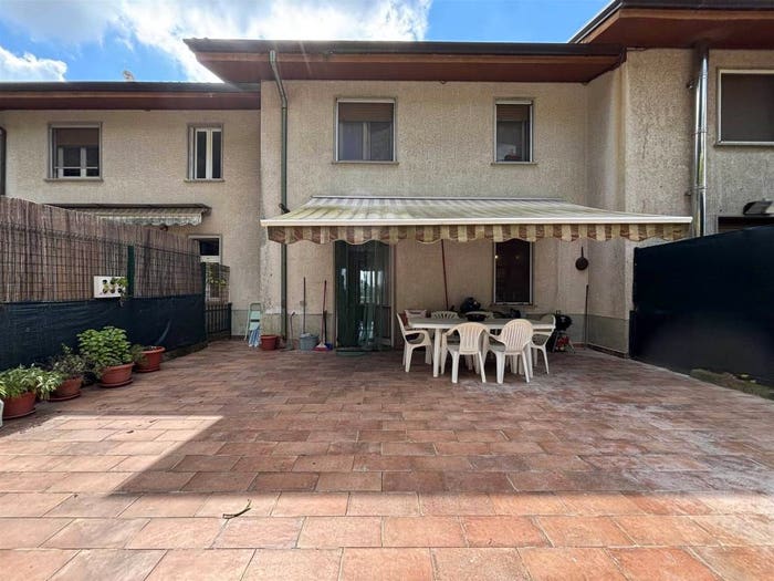 Casa con 6 locali in vendita in Fosdinovo