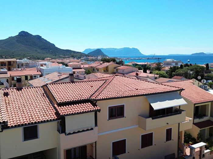 Appartamento con 6 locali in vendita in VIA A GRAMSCI, Golfo Aranci