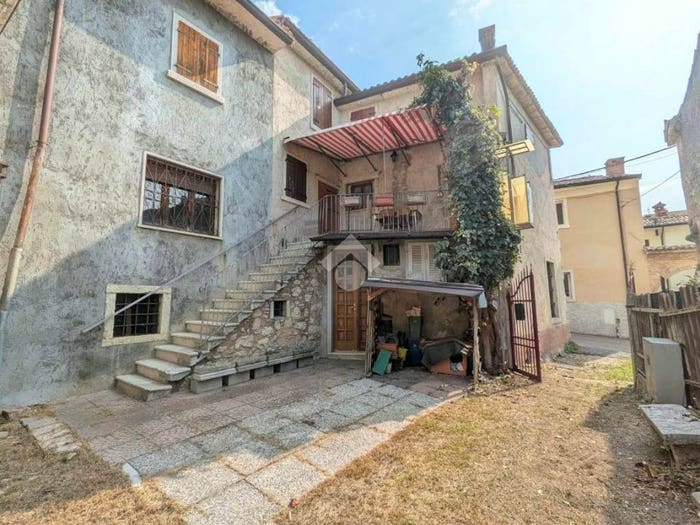 Casa con 6 locali in vendita in Località Vilmezzano, Vilmezzano, Caprino Veronese