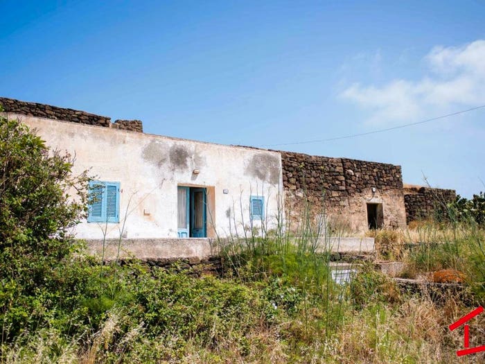 Casa quadrilocale in vendita in Via Batterie di Scirafi, Pantelleria