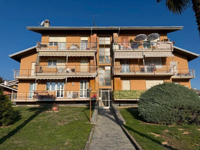 Appartamento trilocale in vendita in Via de gregorio di sant'elia, Centro, Bricherasio