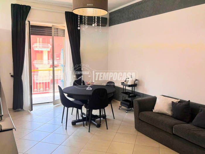 Appartamento trilocale in vendita in Via Trovatore, Pianura, Napoli