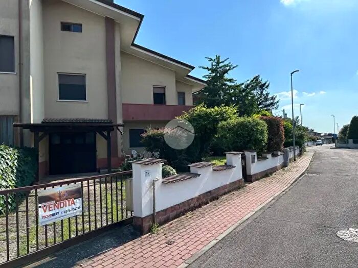Casa quadrilocale in vendita in Via delle Bucoliche, Borgo Virgilio