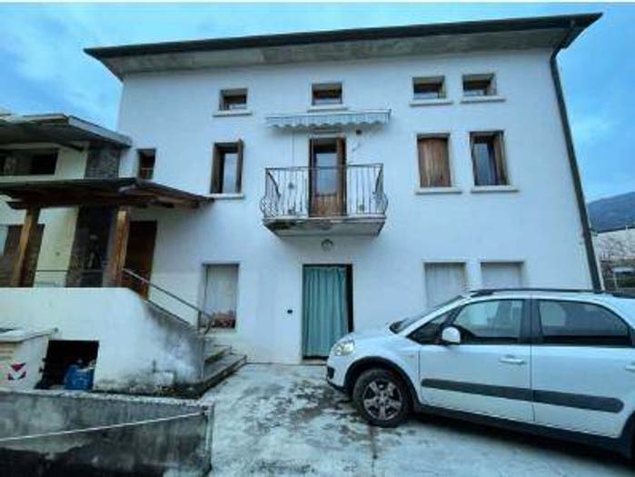 Casa con 6 locali in vendita in Viale Italia, Centro, Segusino