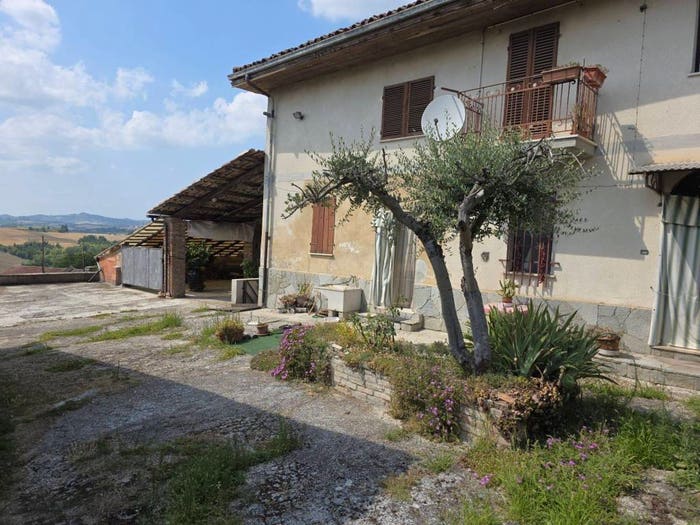 Casa con 6 locali in vendita in Scandeluzza, Montiglio Monferrato