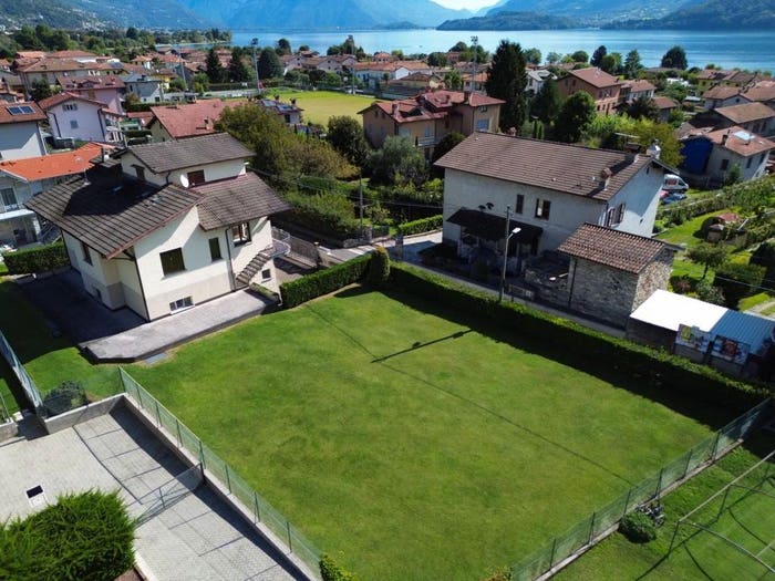 Casa con 6 locali in vendita in Via Aldo Rumi, Dongo