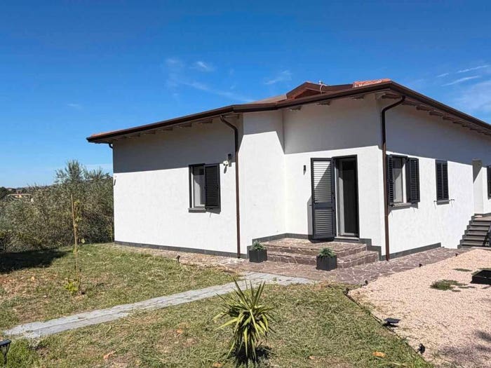 Appartamento con 6 locali in vendita in Via di Piegaro, Piegaro