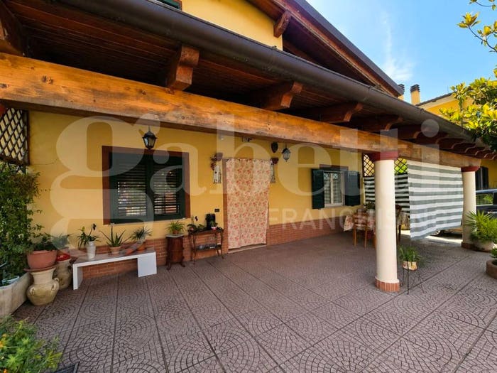 Casa quadrilocale in vendita in via contrada casarino, Centro, Notaresco