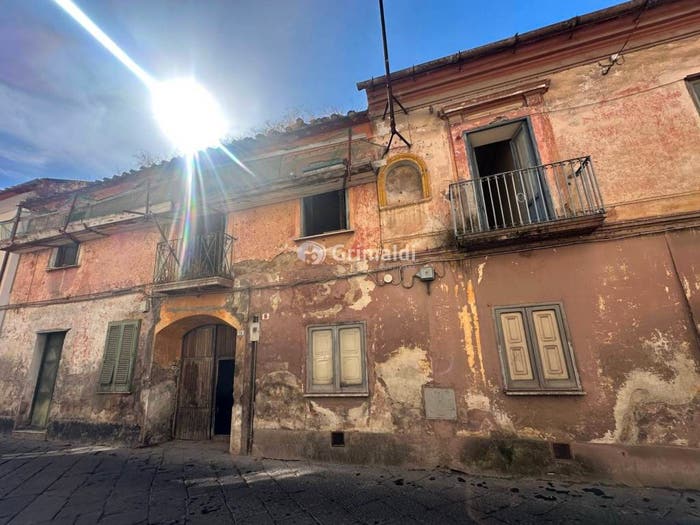 Casa con 6 locali in vendita in Via Filippo Iovara, Casagiove