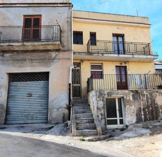 Casa con 6 locali in vendita in Modica Bassa, Modica