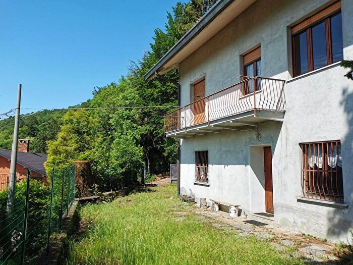Casa con 10 locali in vendita in Via per Ganna, Cuasso Al Monte