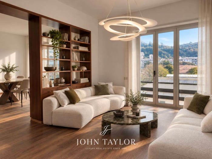 Appartamento con 5 locali in vendita in Piazza Camillo Benso di Cavour, Centro Storico, Como