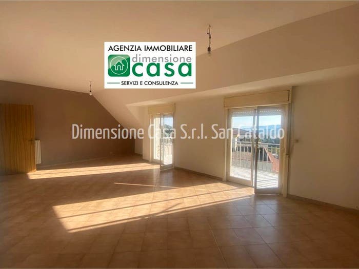 Appartamento trilocale in vendita in Via Mimiani, Centro, San Cataldo