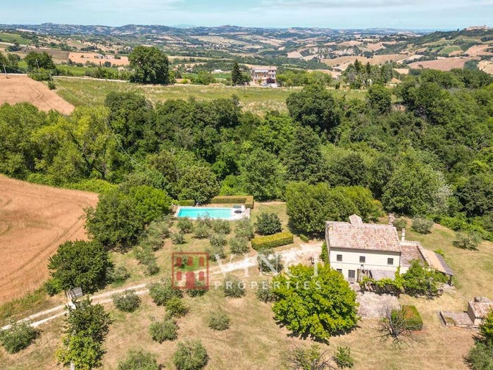Casa con 6 locali in vendita in San Vittoria In Matenano, Santa Vittoria in Matenano