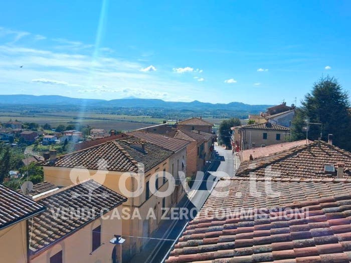 Casa quadrilocale in vendita in Via Lauretana Nord, Valiano, Montepulciano