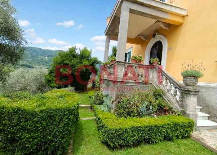 Casa con 6 locali in vendita in Via Nuova, Aulla