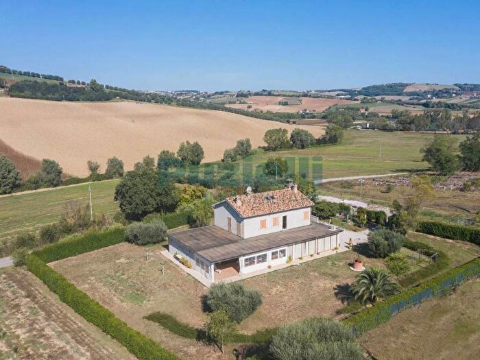 Casa con 6 locali in vendita in Sp, Fermo