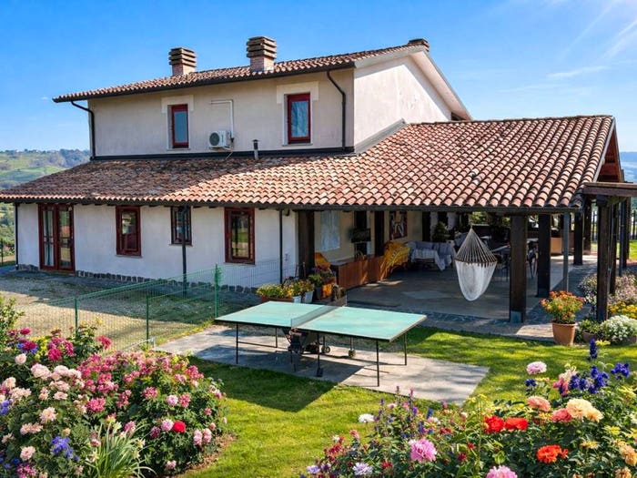 Casa con 6 locali in vendita in Casa Padroni, Centro, Castana
