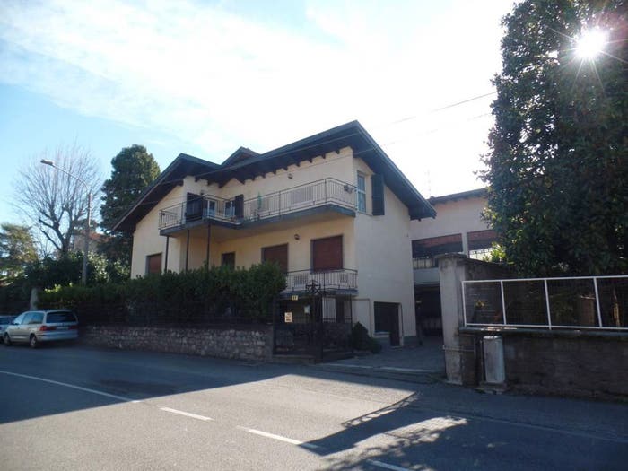 Casa con 6 locali in vendita in Via Garibaldi, Centro, Carugo