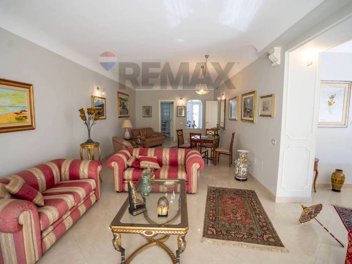 Casa con 6 locali in vendita in Corso Italia, Centro, Giarre