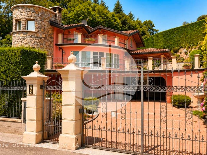 Casa con 6 locali in vendita in Uggiate con Ronago