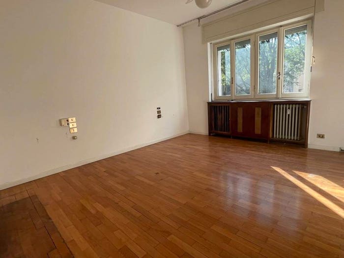 Appartamento quadrilocale in vendita in Viale Paolo Onorato Vigliani, Monte Rosa Lotto, Milano