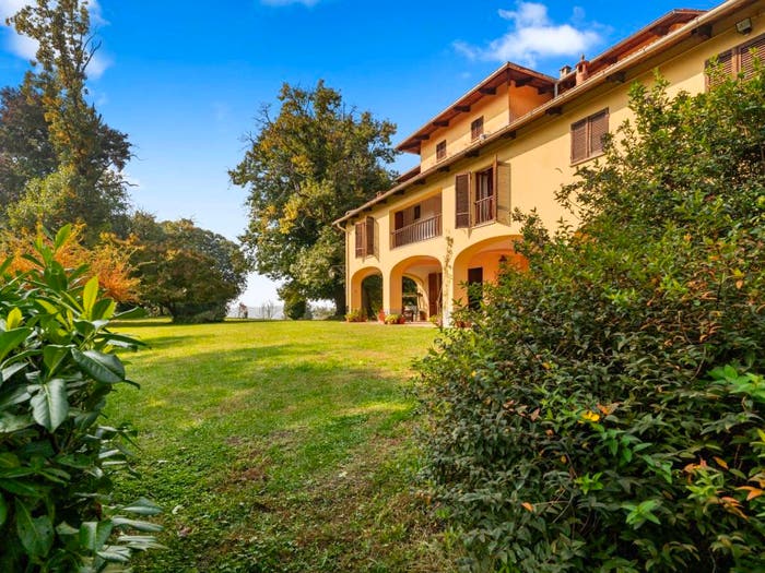 Casa con 6 locali in vendita in Via San Vitale, Roppolo