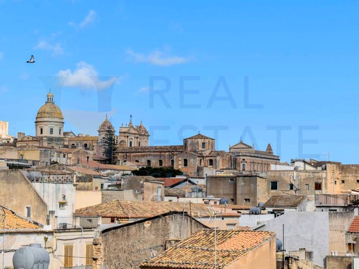 Appartamento con 6 locali in vendita in Via Tommaso Fazello, Centro, Noto