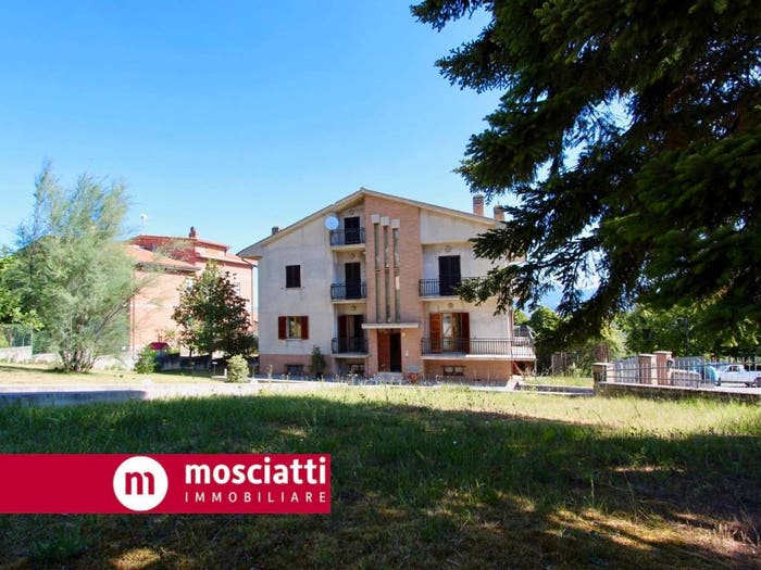 Appartamento con 6 locali in vendita in Via Spontini, Seppio, Pioraco