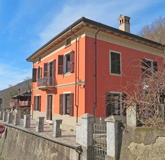 Casa con 6 locali in vendita in Via Della Maestà, Aulla