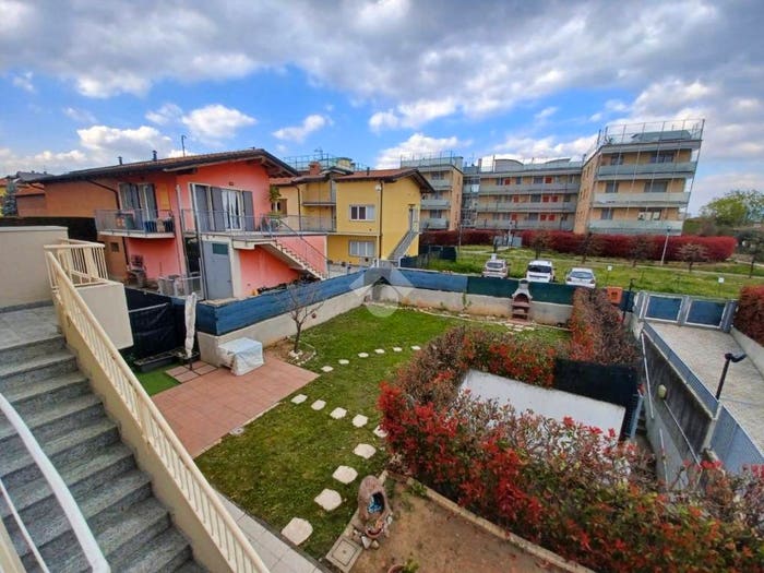 Appartamento quadrilocale in vendita in Via grumello, Canovine, Bergamo