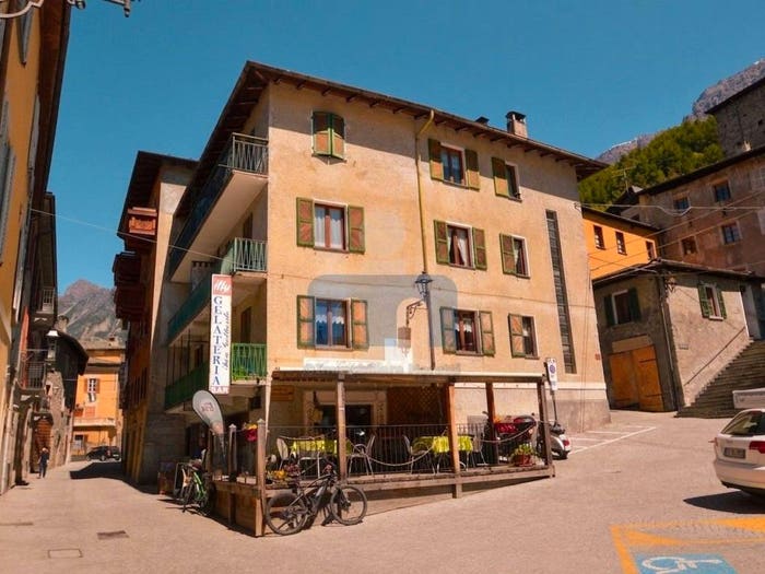 Appartamento trilocale in vendita in Via della Vittoria, Centro, Bormio
