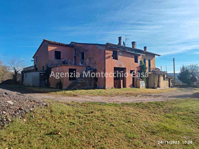Casa con 6 locali in vendita in Via Urbinate, Urbino