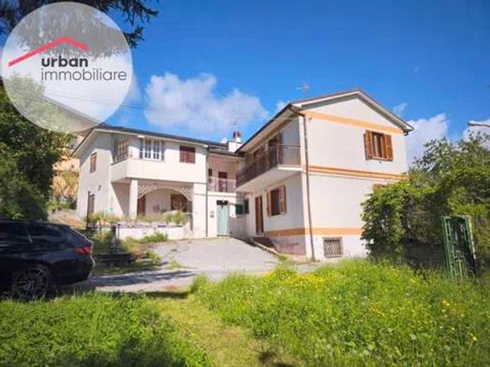 Casa con 6 locali in vendita in Via Della Codacchia, Centro, Montereale